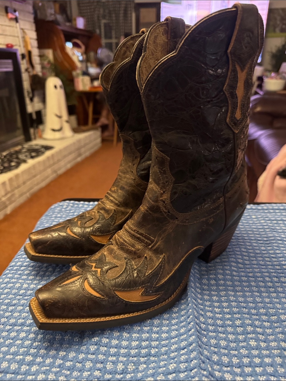 Ariat Black and Tan Lace-Up Western Lace Up Boots